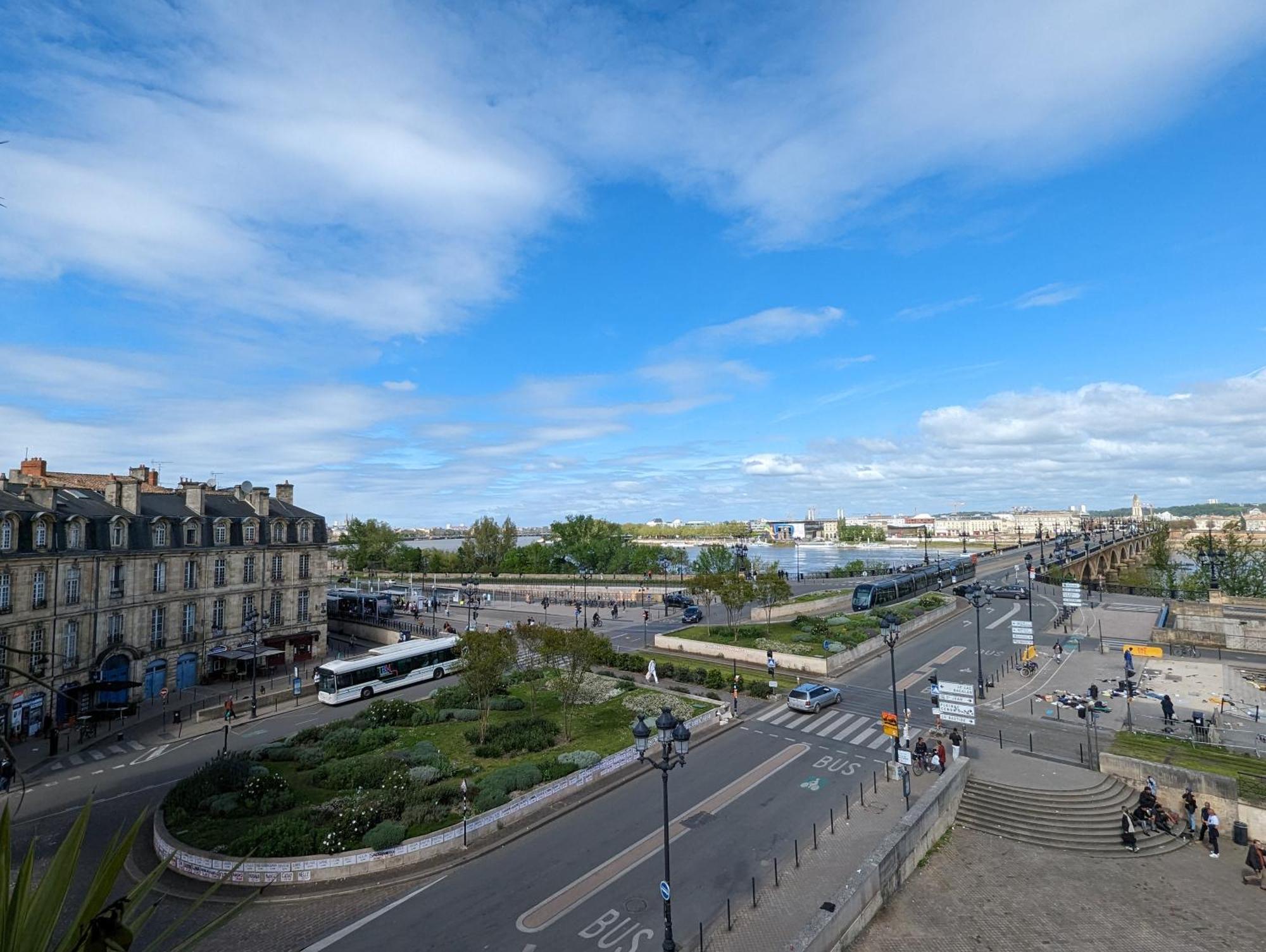 Appartement De Charme Sous Les Toits Avec Vue Sur La Garonne Бордо Экстерьер фото